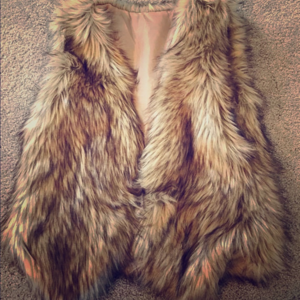 Women's medium faux fur fashion vest